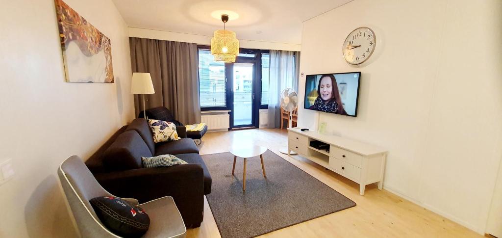 Top floor 51m2, Balcony, 150 M WiFi, free own parking place, 300m Metro, Helsinky