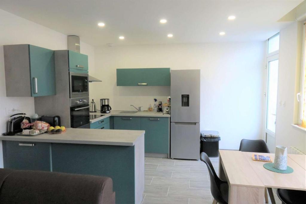 Appartement rénové avec WIFI bien équipé au centre ville de PERROS-GUIREC - Ref 940 - 2