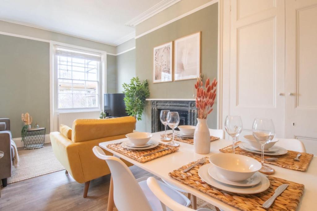 Clarence Square Penthouse, Cheltenham photo 3