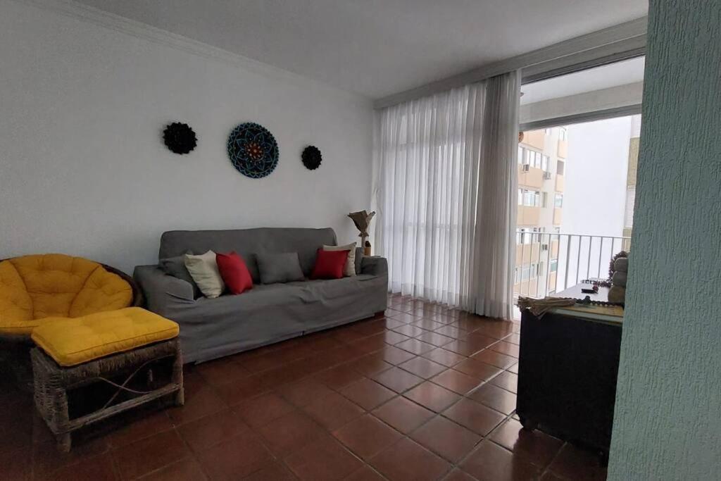 Apt perto do mar em Pitangueiras com estacionamento, Guarujá