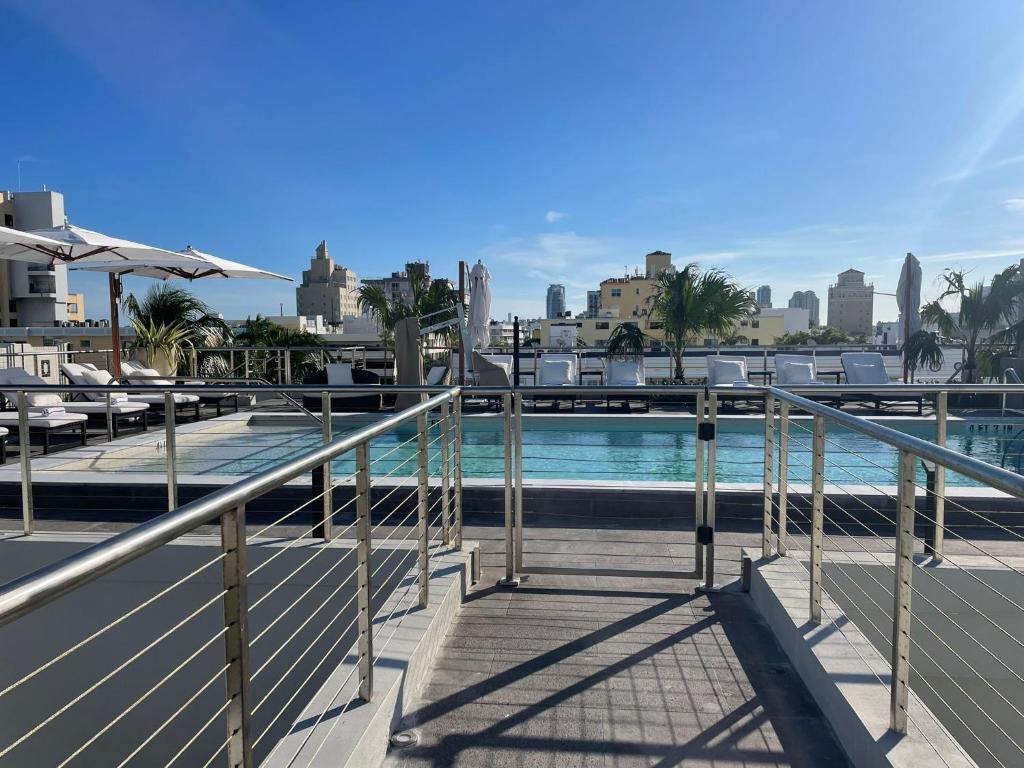 فندق ناسو سويت (Nassau Suite Hotel)