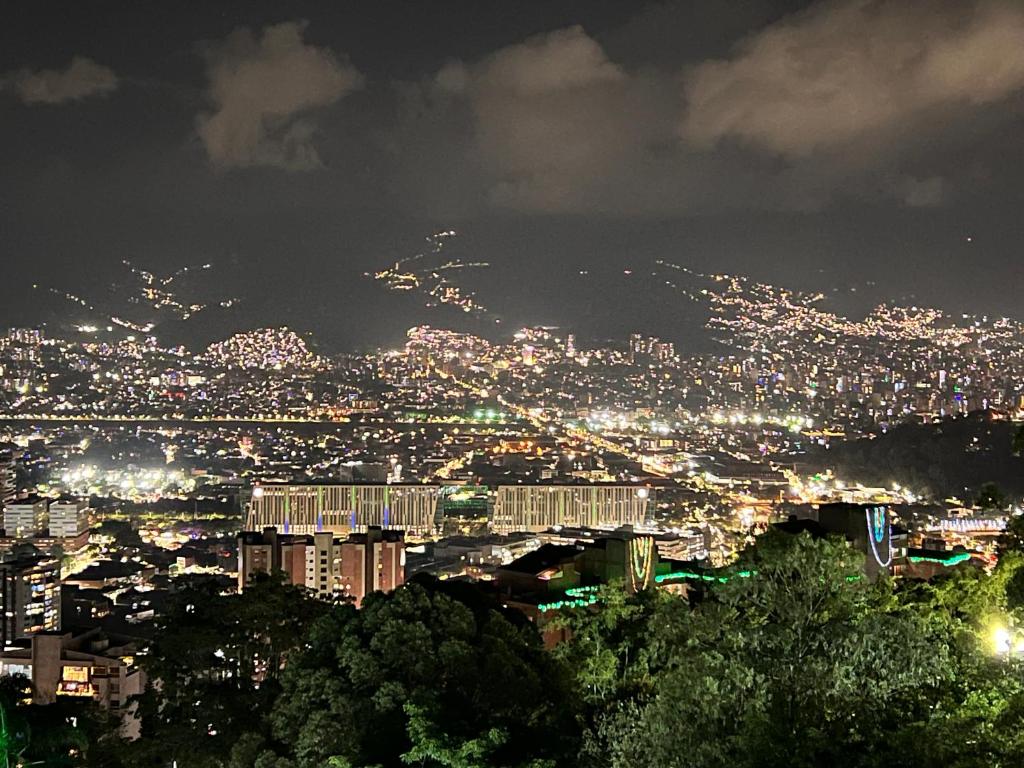 Medellin TRIP CITY parque lleras poblado palmas - 4