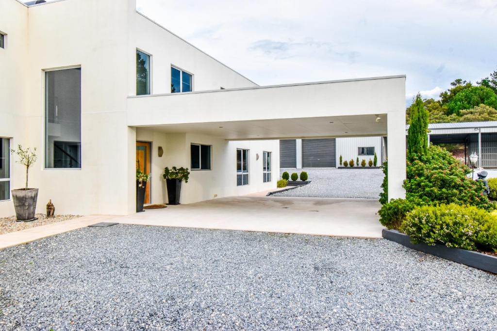 Paradise Point - Entire home in Clarence Point, Tasmania Australia, 10 guests 7 bedrooms 7 beds 3 baths, Clarence Point