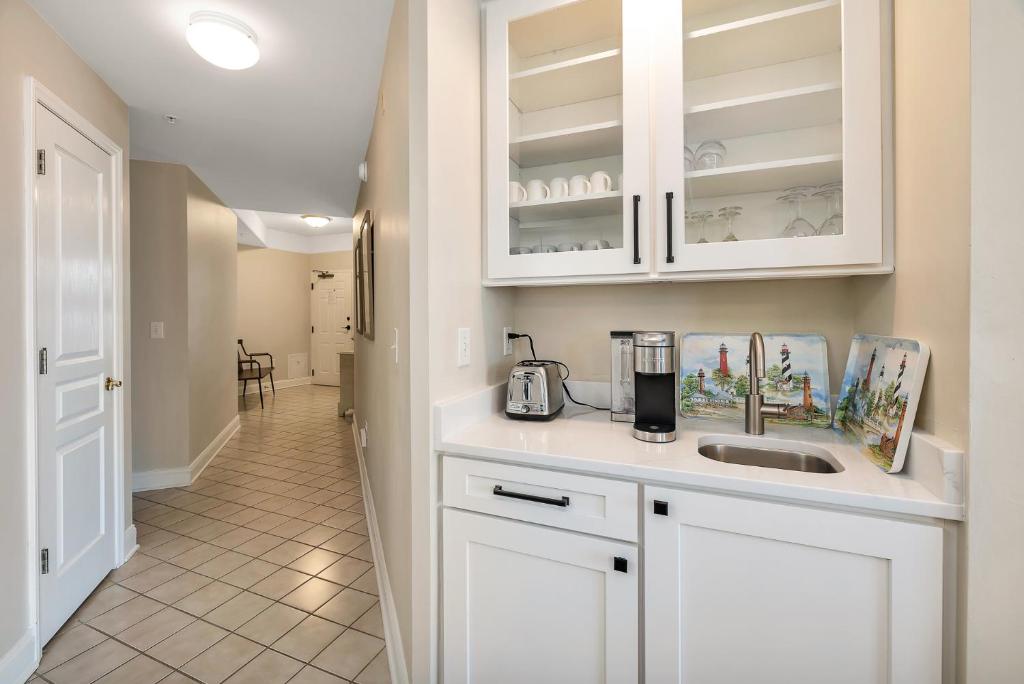 St. Simons Grand 224, East End