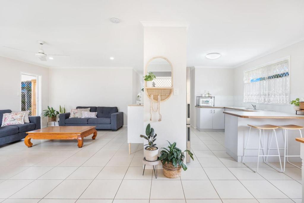 Bay Breeze - Easygoing Beachside Living for Families, Hervey Bay