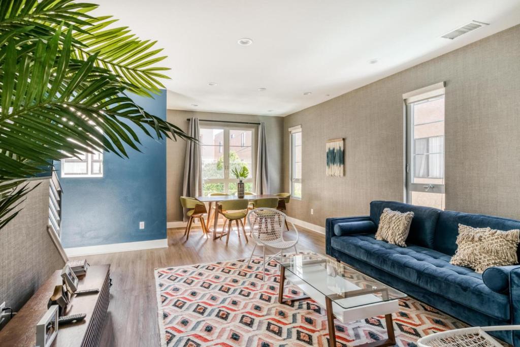 North Hollywood 3br walk to restaurants art LAX-1163, Los Angeles