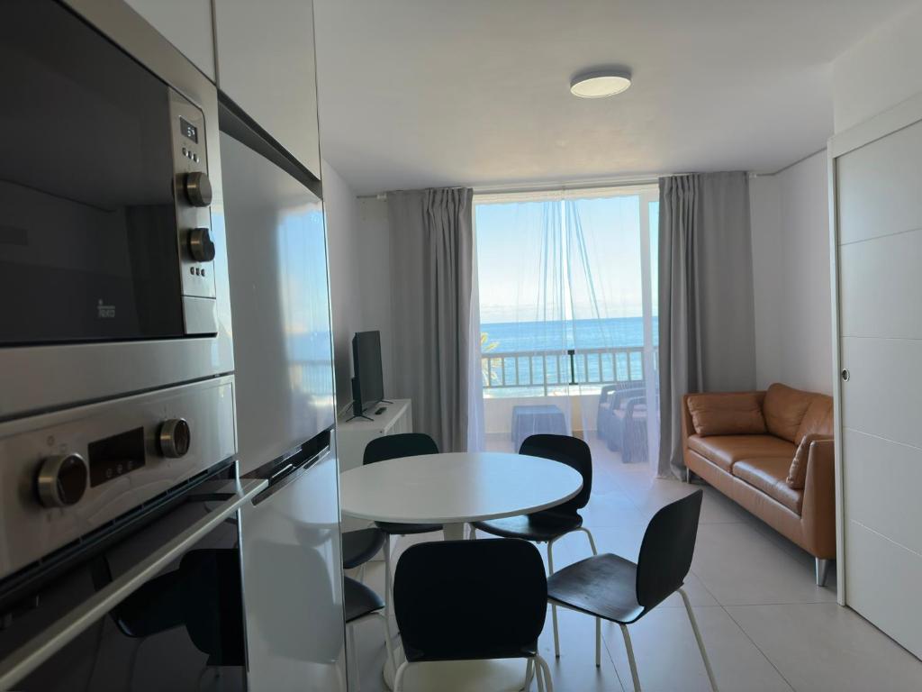 Parque Santiago II, renovated, ocean view, heated swimming pool! 전경