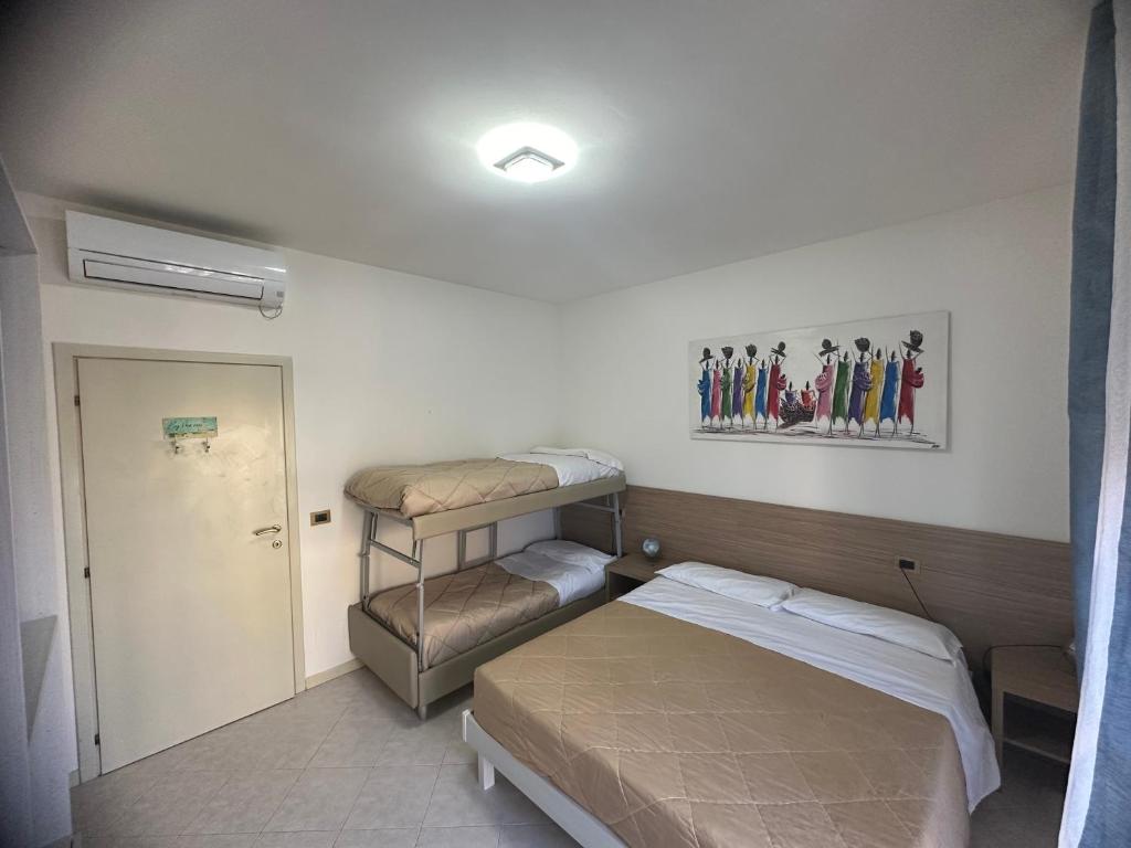 Beach House Holiday Apartments - 4
