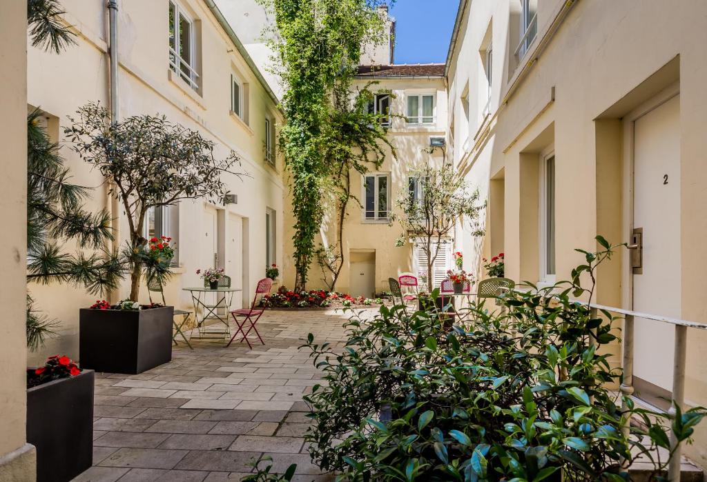 ザ オリジナルズ シティ ホテル ルコルブ パリ トゥール エッフェル (The Originals City, Hôtel Lecourbe, Paris Tour Eiffel) 外観