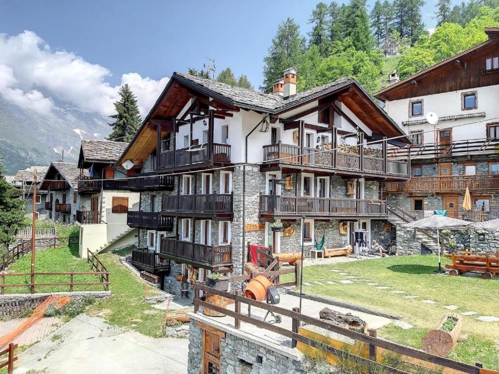 Casa Lo Tzé Alpine Apartments Near Ski Slopes With Parking - 3