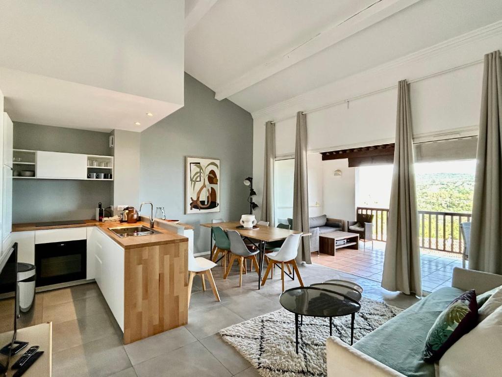 Les Restanques Cabrière 3123 vue mer 3 chambres, Grimaud