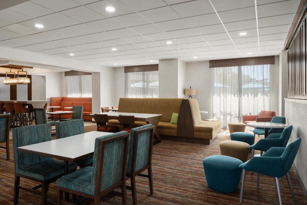 Hampton Inn by Hilton Carefree 전경