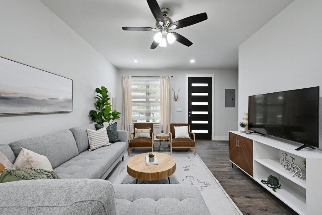 Hogan Hideaway, Point Venture