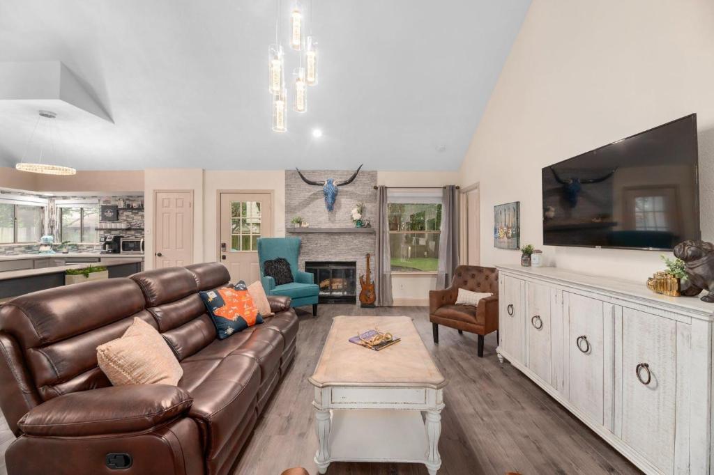 Good Vibes Roll, Austin