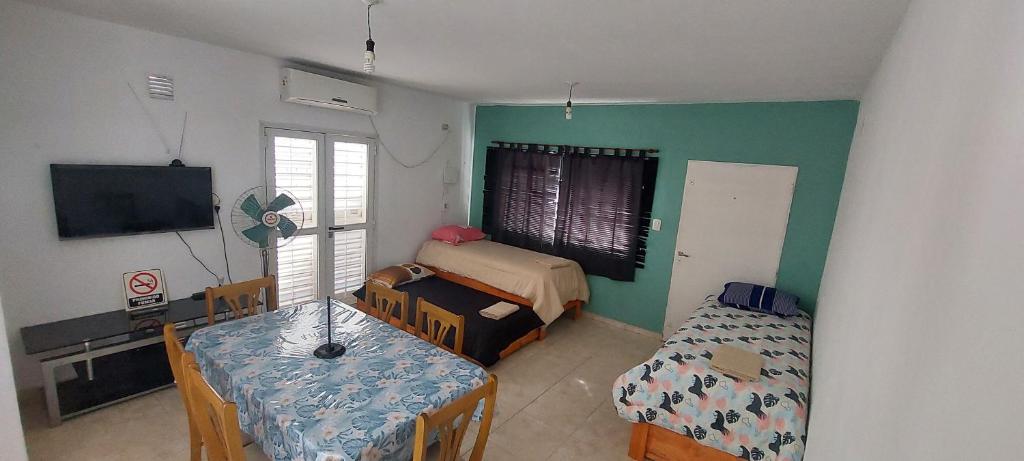 CASA CON PILETA Y COCHERa - 2