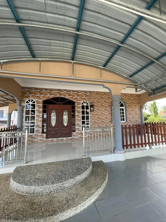 HOMESTAY Teratak Besut (HA), Kampung Raja