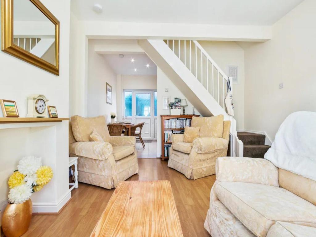 Pass the Keys 55 Heworth Village Wonderfully Cosy Family Home in York, York