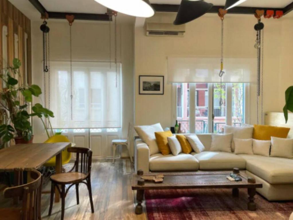 Designer 1BR apt in Gemmayze, Beirut