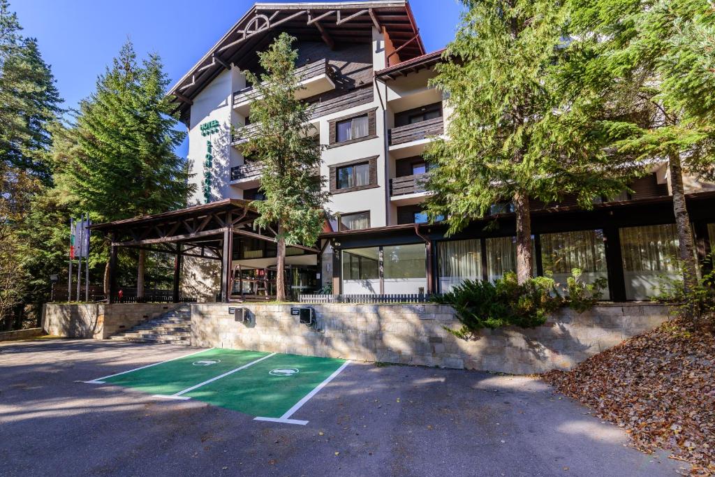 Lion Hotel Borovets — Hotel building in Samokov, Sofia (province)