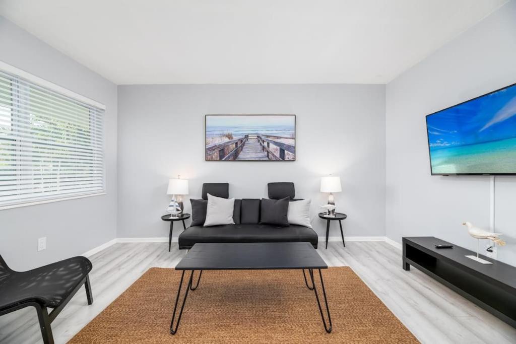 Short Walk to Wilton Drive Apt2, Fort Lauderdale