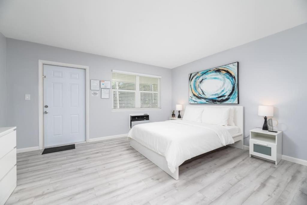 Just Off Wilton Drive Apt 2, Fort Lauderdale