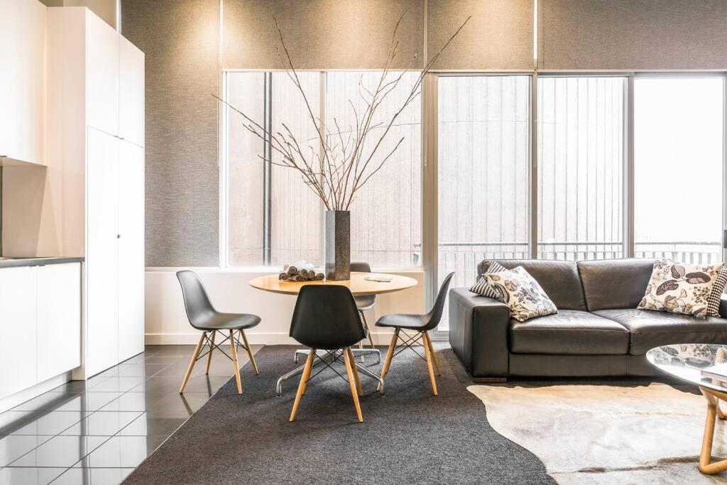 escape at collins 'PENTHOUSE' Apartment Melbourne CBD, Melbourne