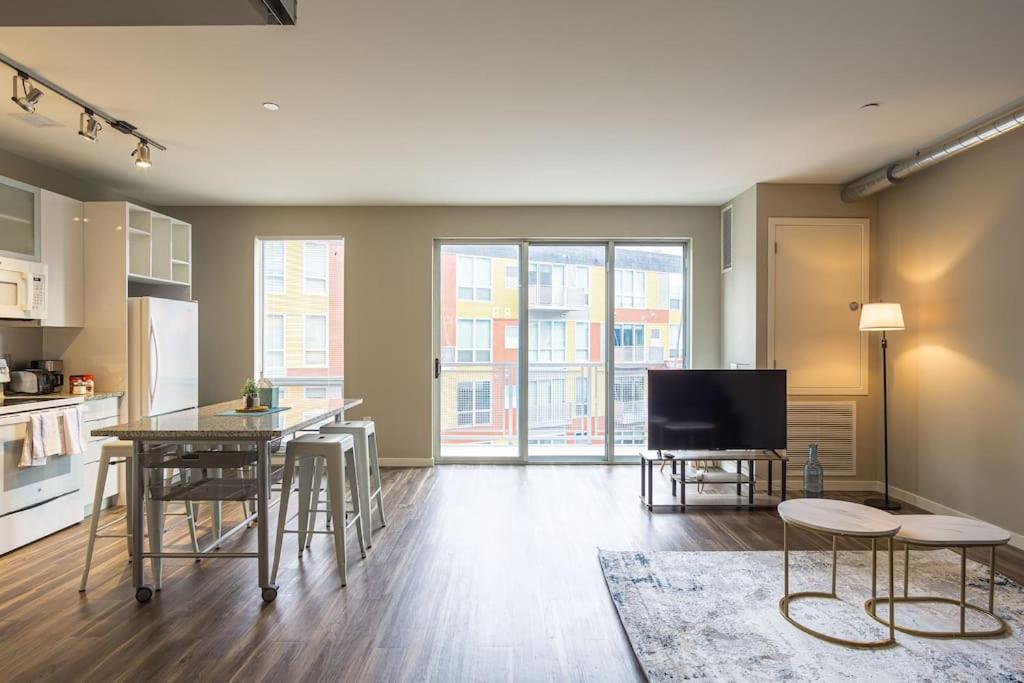 Modern Downtown Luxury - 2 Minutes to Stadiums & Venues