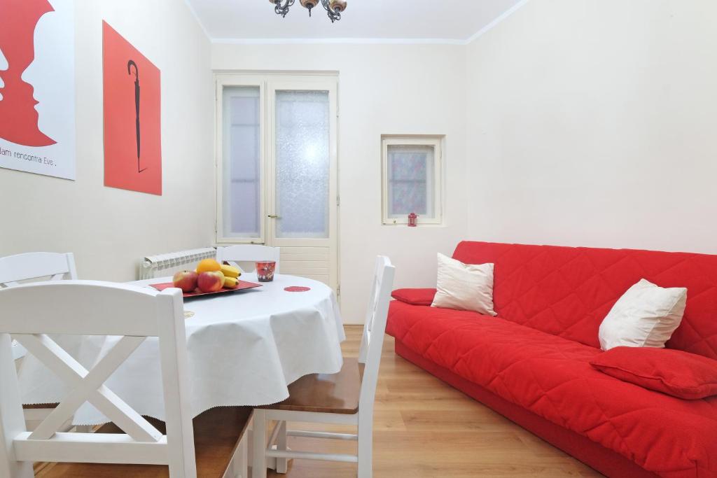 Illusion Downtown Apartment - 5