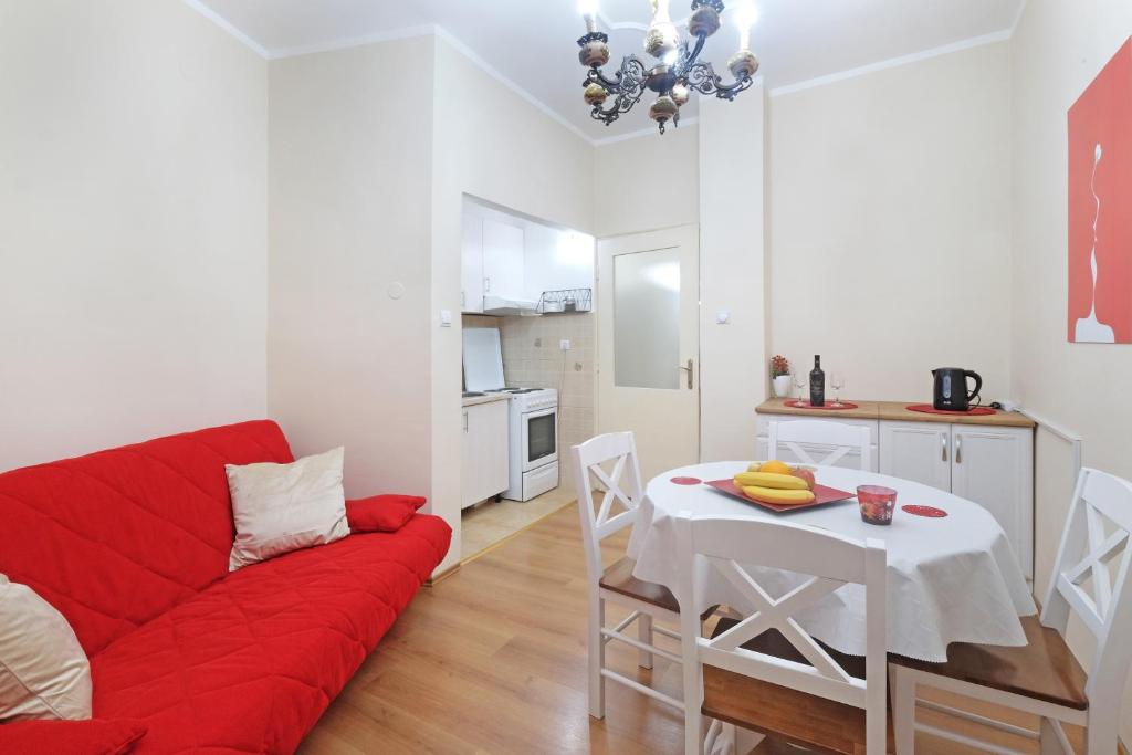 Illusion Downtown Apartment - 4