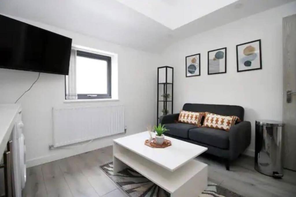 Luxury Redefined:Cardiff 1-bed, Cardiff