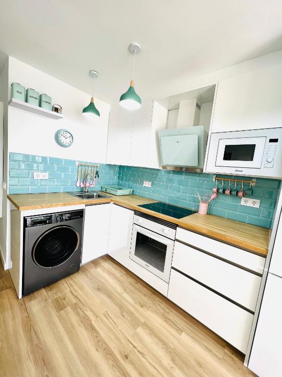 APARTAMENTO NUEVO CÉNTRICO en PRIMERA Línea de playa con vistas al Mar, Piscina, aire acondicionado y wifi - 5