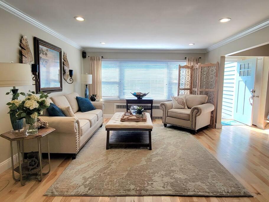 Long Beach Paradise by the Sea (3 bed/2 bath)