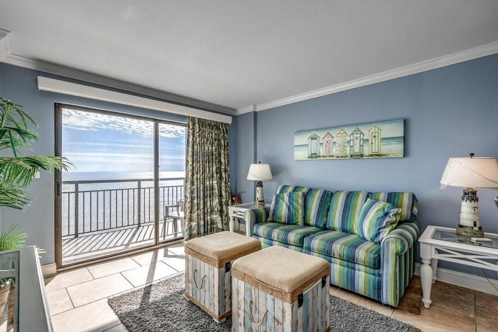 Updated 2 BR Oceanfront Condo with scenic Balcony views, Myrtle Beach