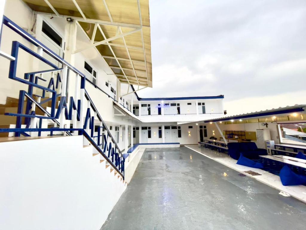 San Alexander, Bandung