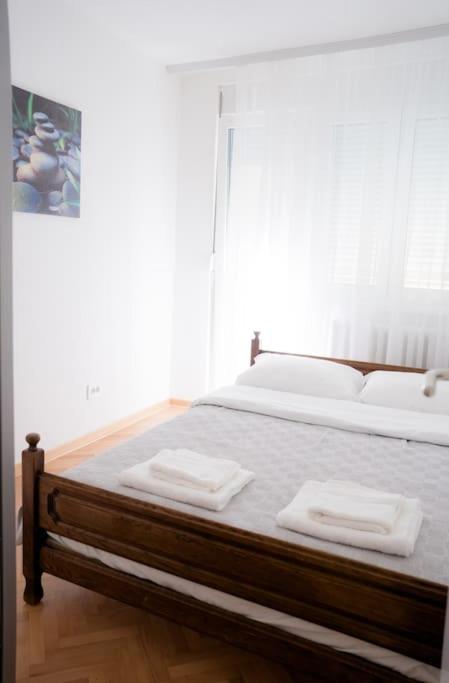 Downtown, spacious, 2 bedroom apartment - 4