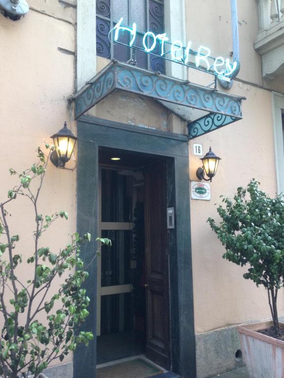 Entrance, Hotel Rey in Turin