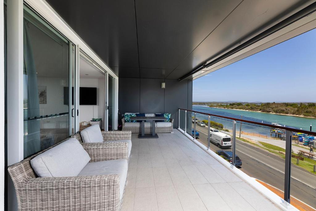 Waterline 302, Forster