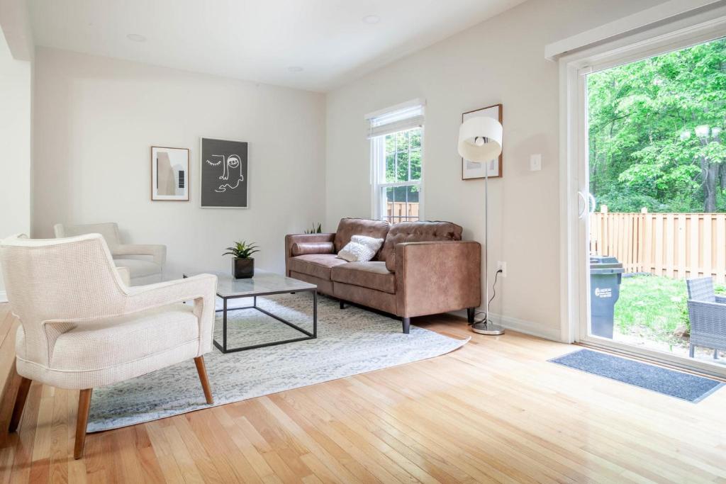 Fairfax 3br w wd close to Nationals Park WDC-742