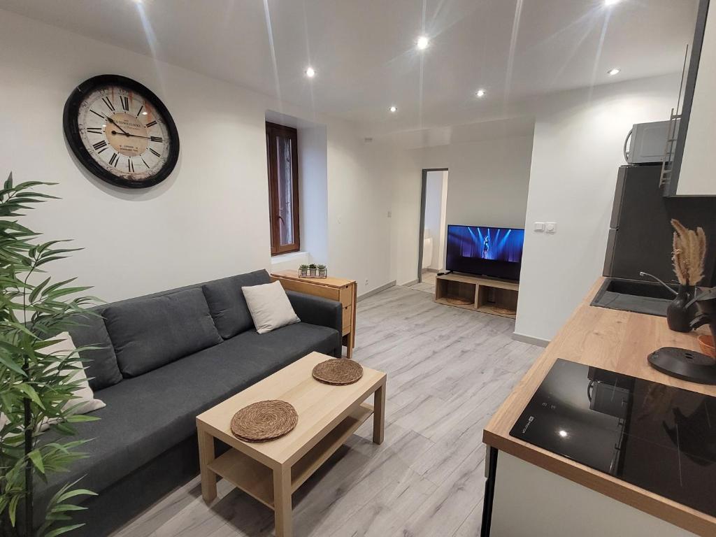 Le Provençal, Saint-Mitre-les-Remparts