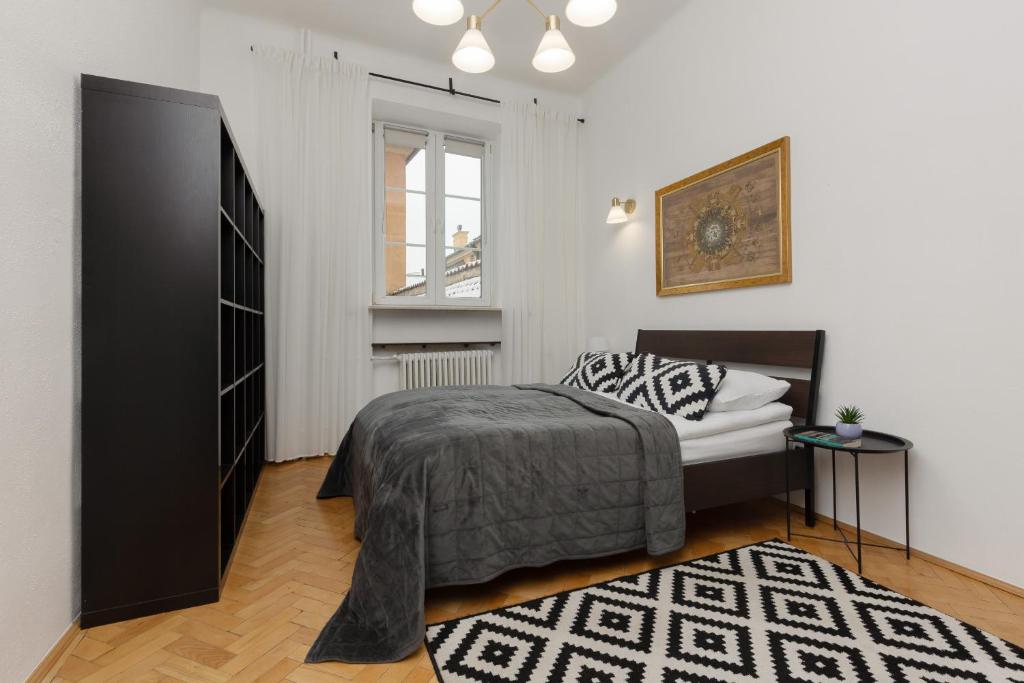 One Bedroom Apartment Next to the Royal Castle in Warsaw by Noclegi Renters, Varsavia
