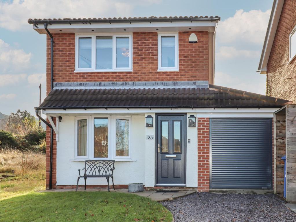 25 Maes Collen, Llangollen