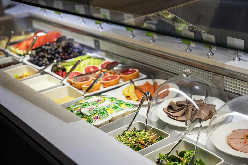 Hotel Grand Chancellor Townsville Food and beverages