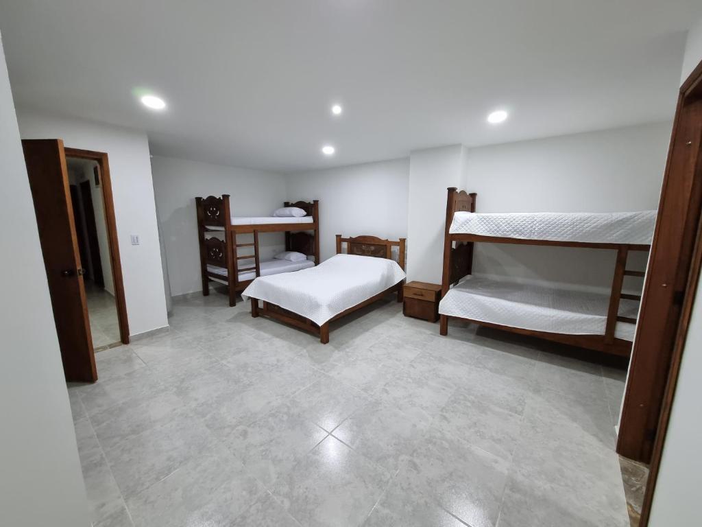 Hotel Antonella Plaza - 2