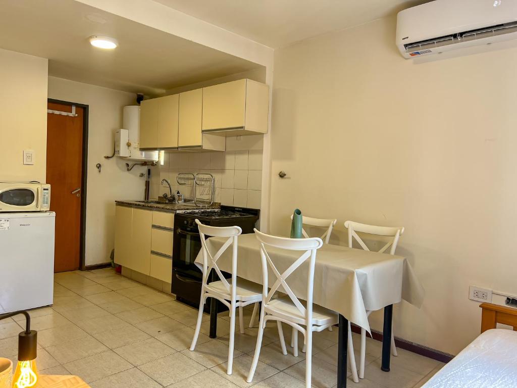 Céntrico Monoambiente cómodo y funcional - 3