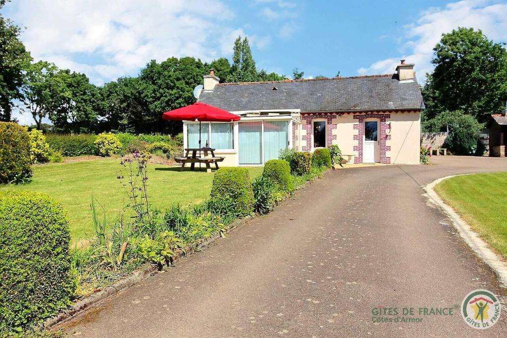 Des trois fleurs, Plouguenast Langast