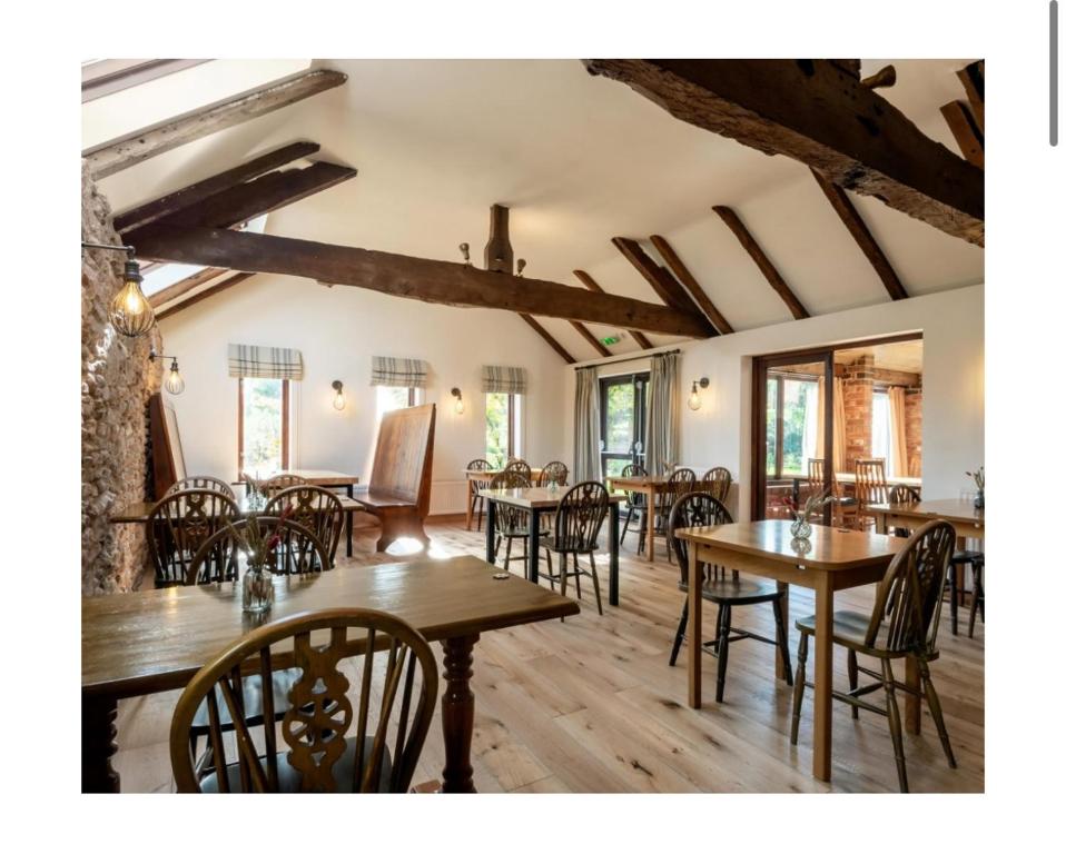 The Three Horseshoes Inn, Little Cowarne photo 5
