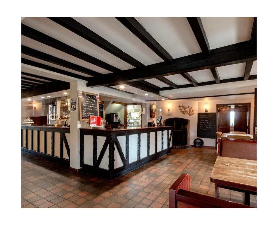 The Three Horseshoes Inn, Little Cowarne photo 4