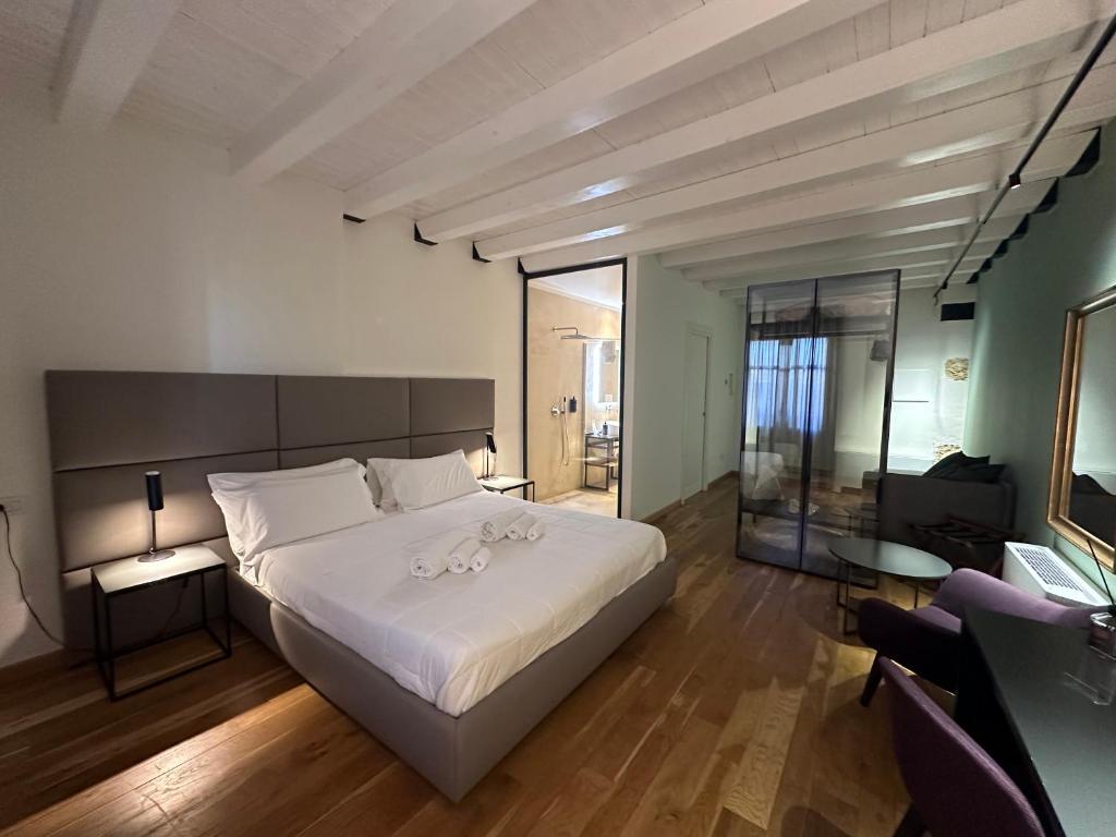 PALAZZO SANTAMARINA Luxury Suite & Spa - Room image