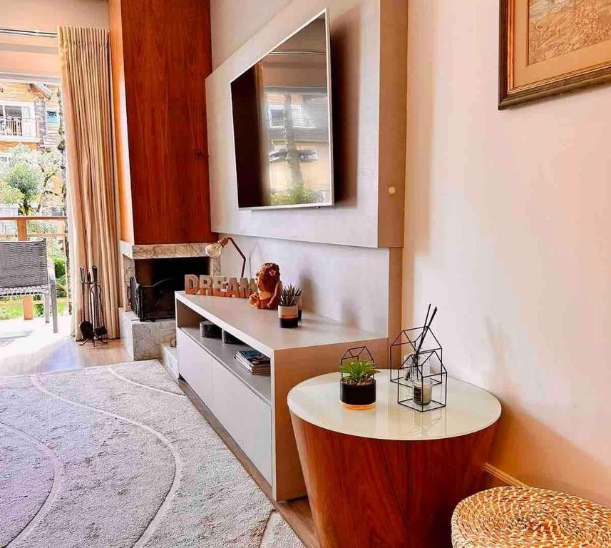 Apto LINDO com lareira, piscina aquecida e jacuzzi, Gramado