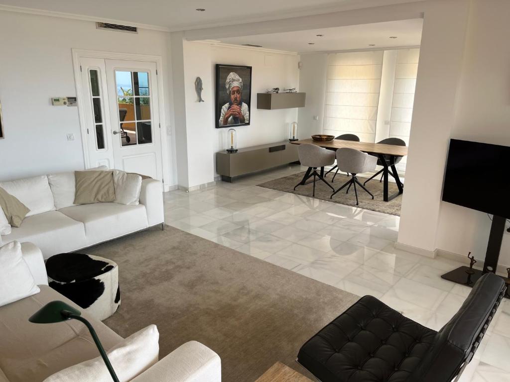 Stunning penthouse with sea view in Altea Hills - 5